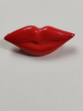 Vintage 1980s Red Lips Plastic Brooch Pin Pop Art Retro